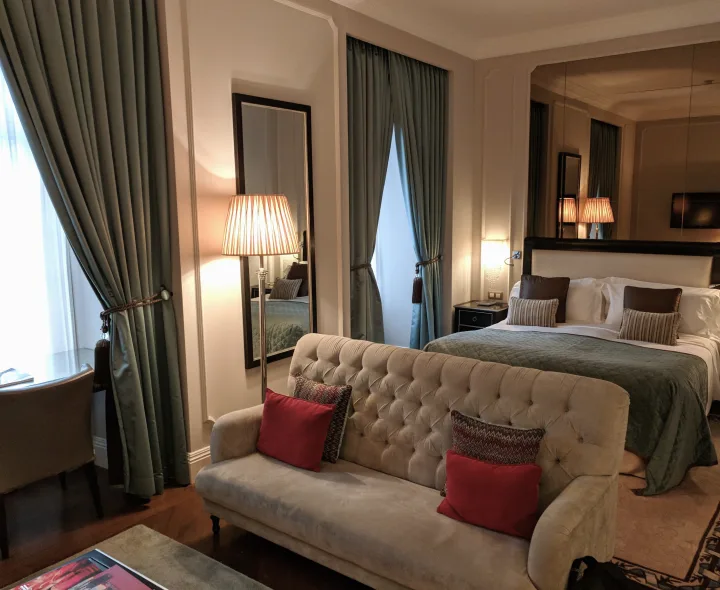 Explore Our Rooms - 爱奇艺体育